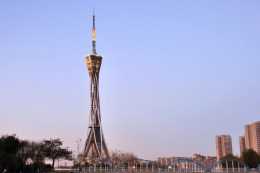 中國最高的全鋼結構電視塔，比東京鐵塔還高5.4米，不是東方明珠