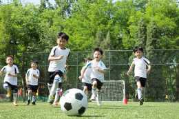 「深圳王之者足球」用“世界盃比賽”獎勵認真訓練的孩子