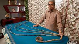 印度老頭留了44年的指甲，剪掉捐給博物館，手臂卻因此發生新變化