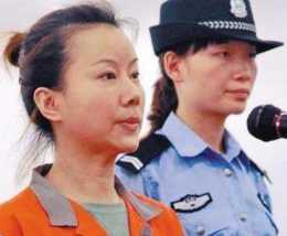 2009年，滿文軍和二婚妻子吸DU被抓，揭發：聚會是妻子一手策劃