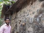 印度人把椰子殼粘在牆上，本以為是奇葩風俗，結果卻是意外驚喜。