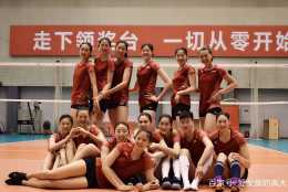 中國女排新銳副攻楊涵玉做客直播間，排球偶像大揭秘