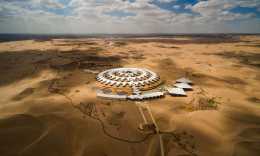 沙漠中的奇葩建築,耗時十年建造,為沙漠中的“蓮花酒店”