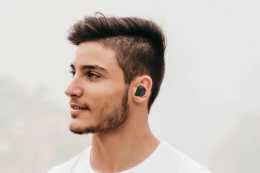 入耳式耳機和頭戴式耳機哪種對聽力傷害更大？