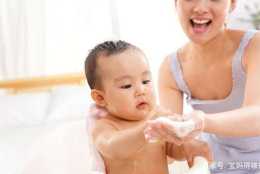 寶寶每次洗澡都哭鬧，對洗澡有牴觸？寶媽做到這三點輕鬆化解