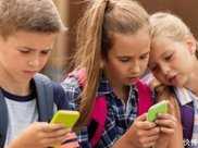 孩子玩手機的背後有哪些深層次的危害呢