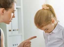 父母不要當眾訓斥孩子，家長要注意，或許會給孩子造成“抑鬱症”