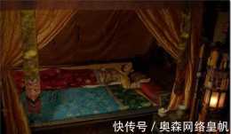 古時候皇宮寢殿的床那麼窄,怎麼容下皇帝和妃子兩個人休息的?
