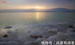 世界上最鹹的湖寸草不生,人在水裡不會沉,被稱為"地球的肚臍"