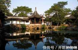 中西園林特徵中國拙政園源於自然,而凡爾賽宮改變自然